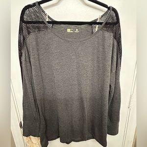 Dolman sleeve tee with mesh